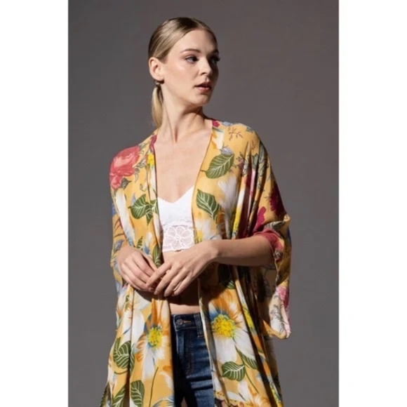 Chicory Yellow Floral Border Open Wrap Kimono Top One Size - Picture 3 of 6